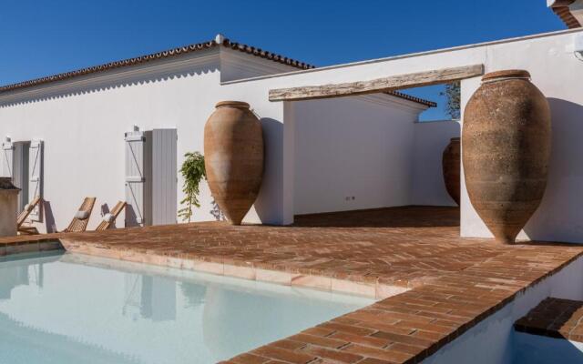 Cenoura-Brava Villas & Suites.