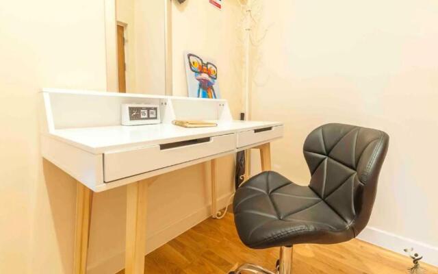 Smythen St, 2 bed apartment with balcony