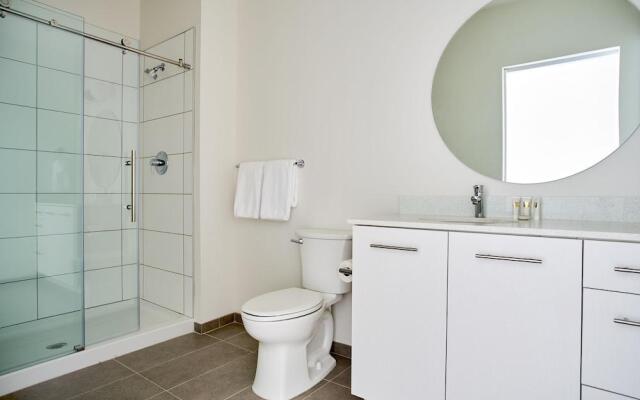 Contemporary Museum District Suites by Sonder