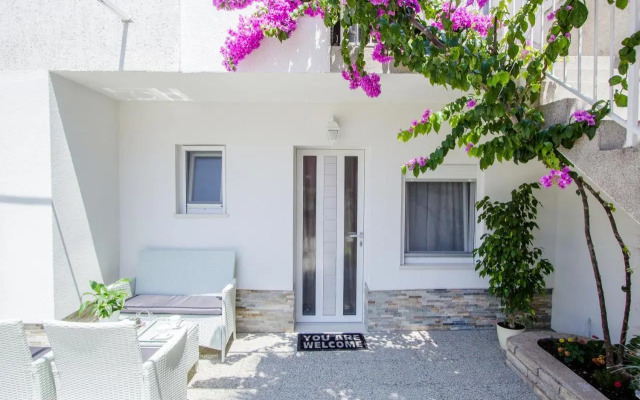 Luxury Studio Apartment White Sensation