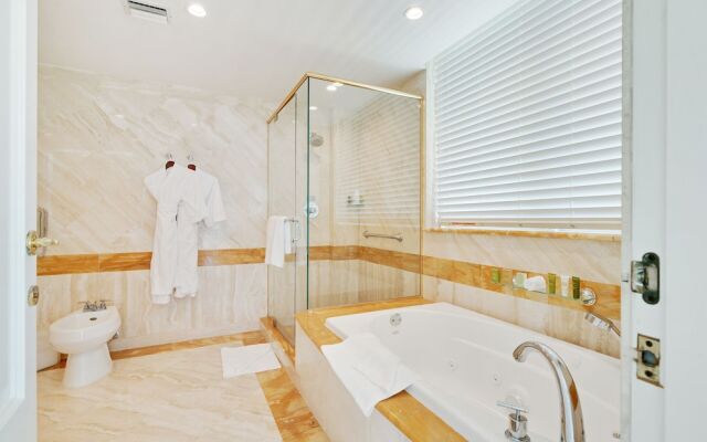 Bentley Beach Club by Edgewater One VR