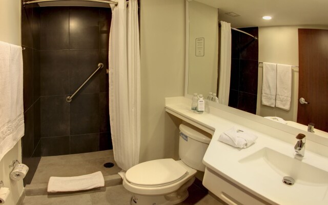 City Express Suites by Marriott Silao Aeropuerto