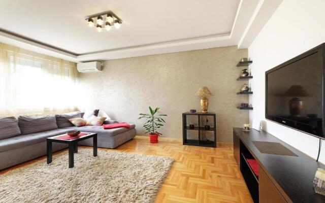 Big Blue Apartment - Belgrade