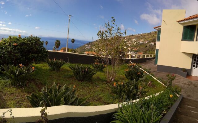 The Sun Palms House by ETC