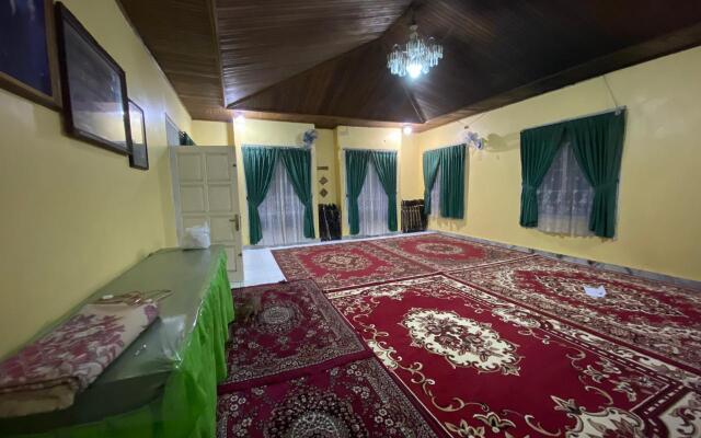 OYO 3205 Penginapan Mikial Ismi Kayuagung Syariah