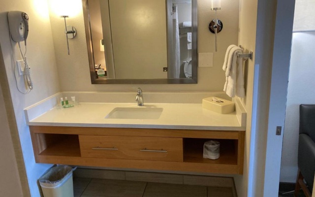 Red Roof Inn PLUS+ & Suites Tampa