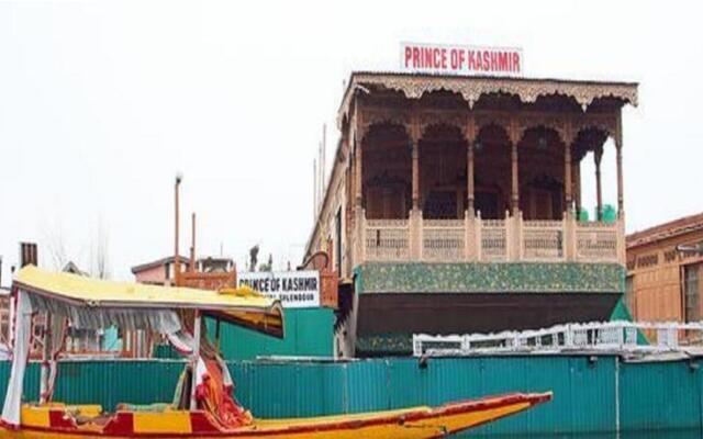 Khilona Group of Houseboats
