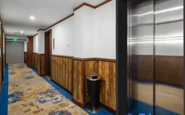 Urumqi Railway Bureau Subway Station Kefeng Rezen Select Hotel