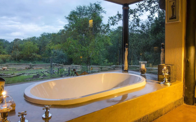 Raptor Retreat Game Lodge