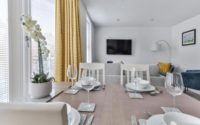 Belle House, Apt 4