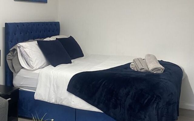 BV Royal Comfy Studiosuite Queensgate Huddersfield