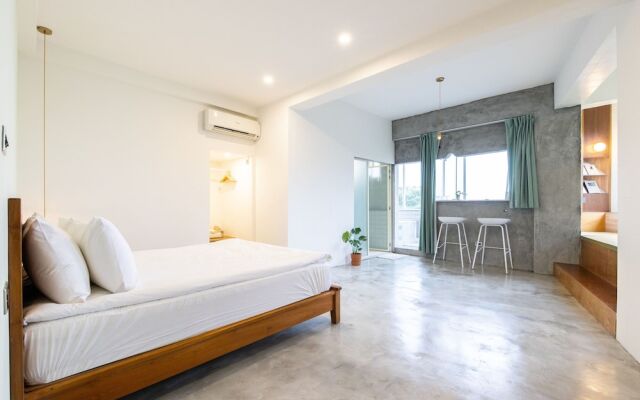 OwlStay Jiufen Green Ray