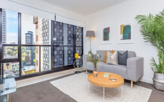 Gorgeous  Apartment With Nice View, Pool & Gym!