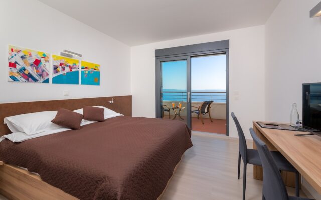 Last Minute Offer,heated Infinity Pool,sea and Mountain View,
