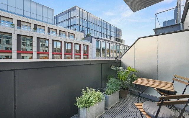 Sleek 2BD Flat W/terrace - 2 Mins From Farringdon!