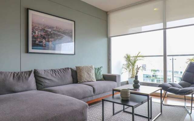 w Amazing 3BR With Balcony in Miraflores