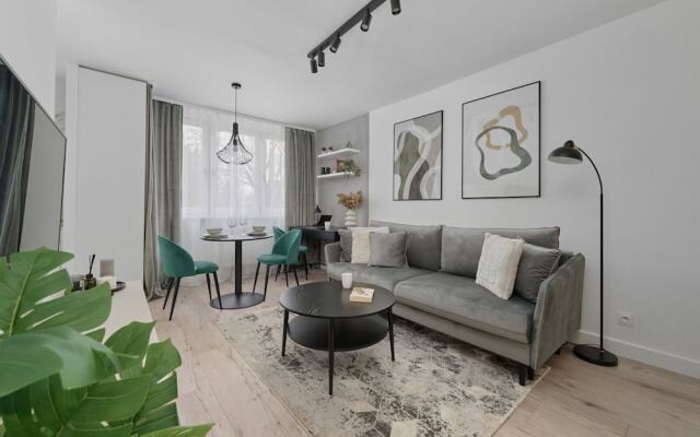 Zegadłowicza Riverside Studio by Renters
