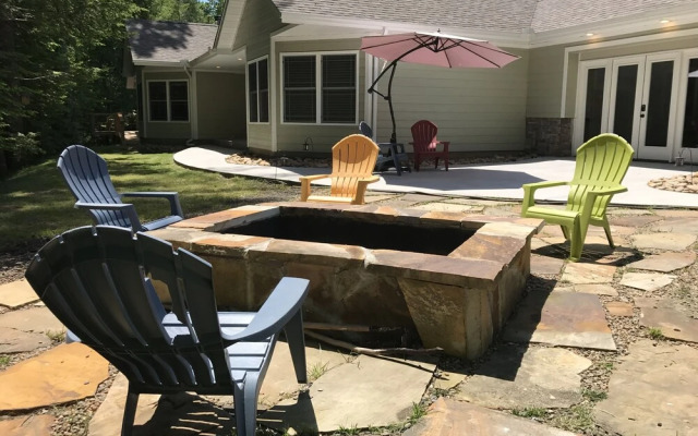 Running Bear #3375 3 Bedroom Cabin