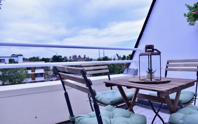 Airy 1 Bedroom Apartment Near The Beach