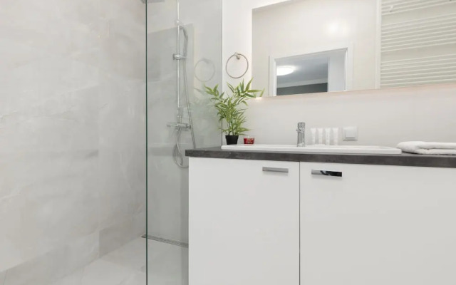 Lux Apartment by Renters Prestige