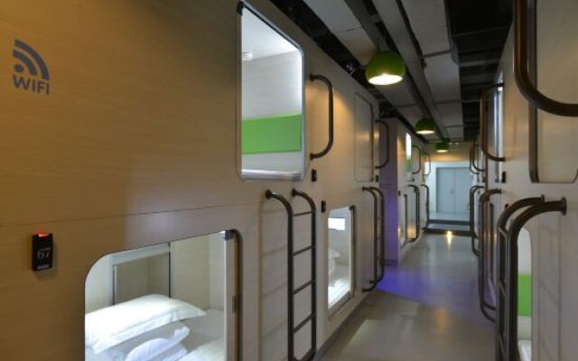 Qiyou Capsule Youth Hostel
