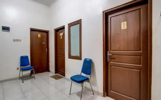 Super OYO 92511 Griya Dias  Syariah – Guest Rooms – Sleman