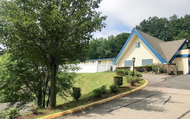 Motel 6 Holyoke MA