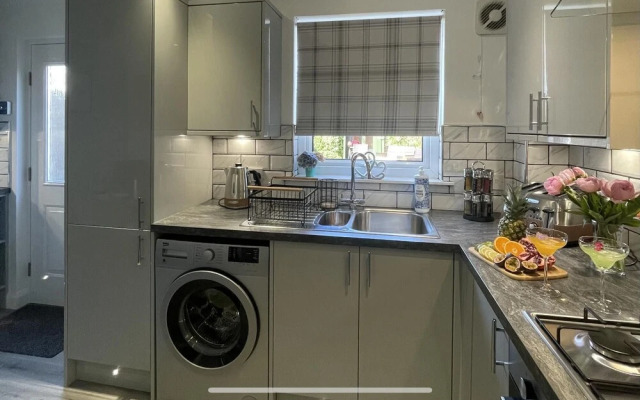 Stylish Scottish House With Garden and Parking