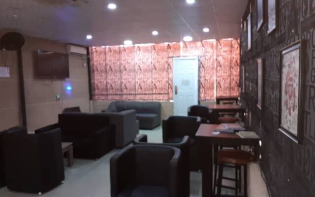 Laropa Suites and Apartments