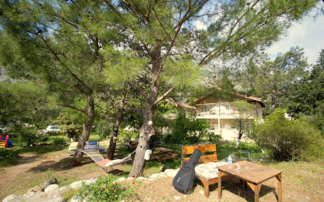 Dionysos Lodge
