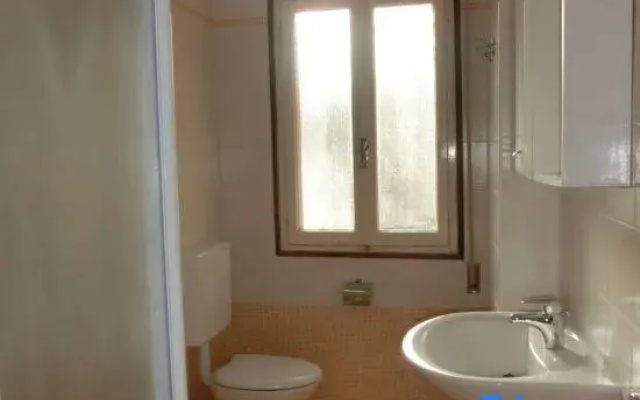 Comfy One-bedroom Apartment With Balcony and Lift