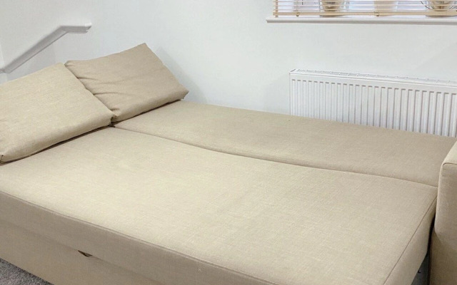 Impeccable 2 Bedroom House in Bicester