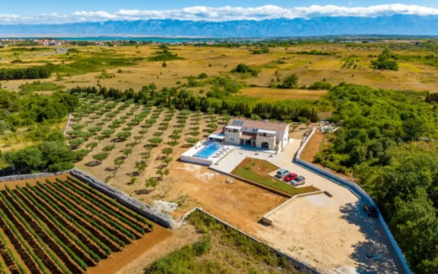 Rustic Villa Perosa With Heated Pool