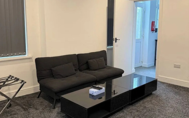 Peaceful Luton Apartment With Electric Heating & Wifi