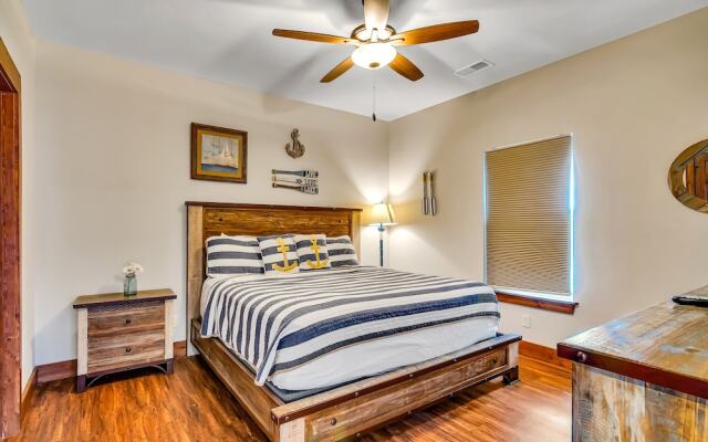 Rockwood Lake Lodge 7 Bedroom Home by RedAwning