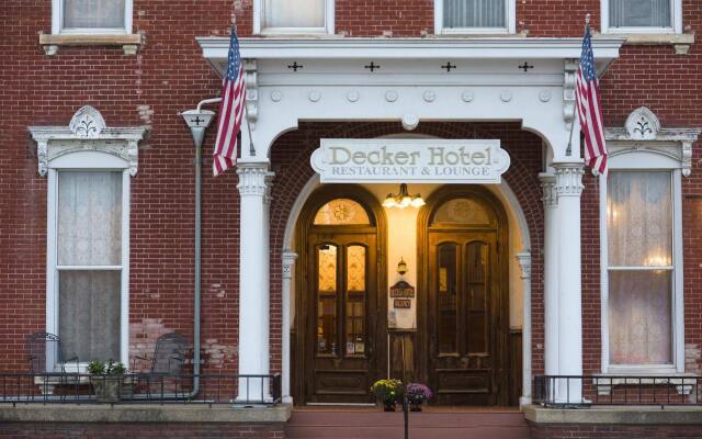 Decker Hotel & Bar