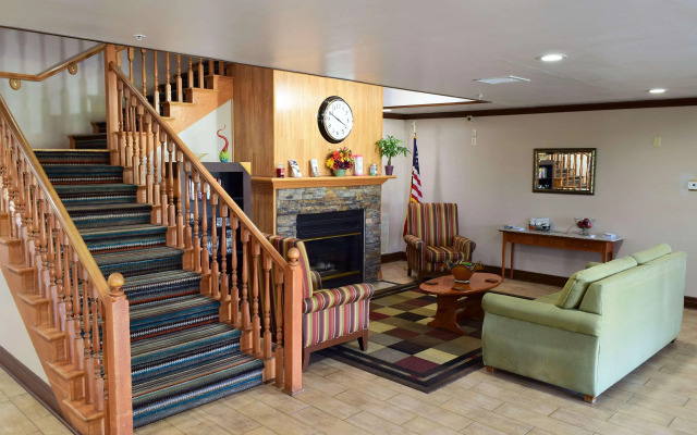 Country Inn & Suites by Radisson, Grand Rapids Airport, MI - фото 2
