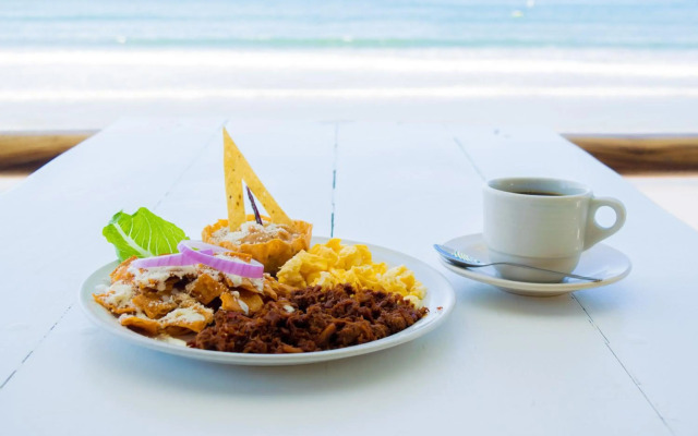 Costa De Oro Beach Hotel