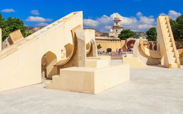 Fabhotel Sanjay Palace