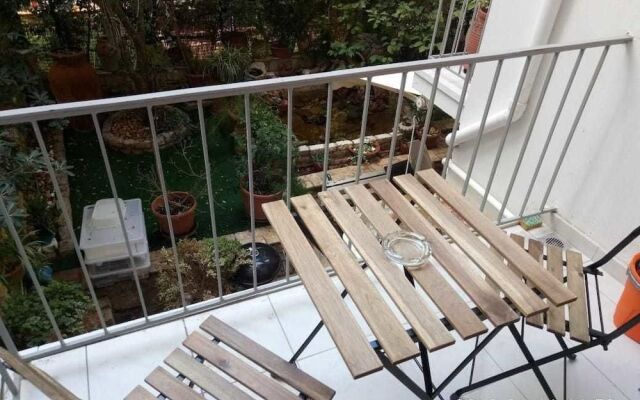 Modern ideally located studio apartment