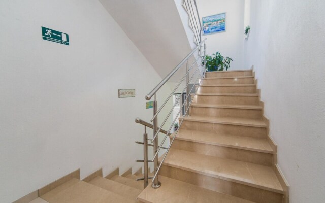 Beautiful Apartment in Brist With 1 Bedrooms and Wifi