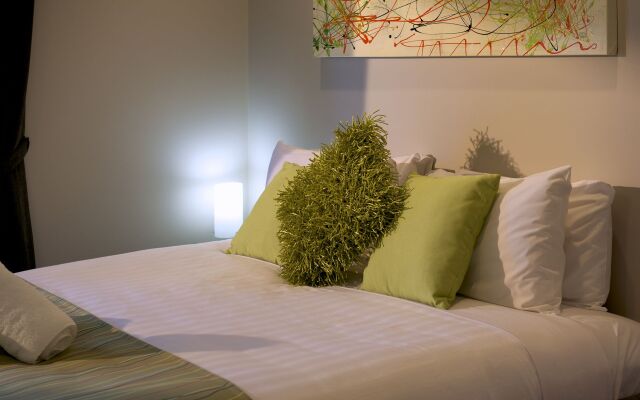 Boathouse Resort Studios & Suites