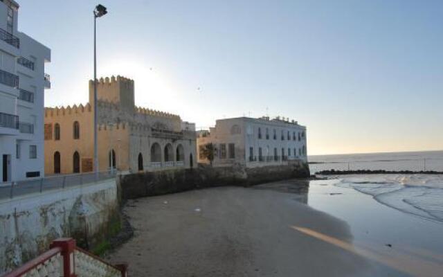 Hostal Rompeolas