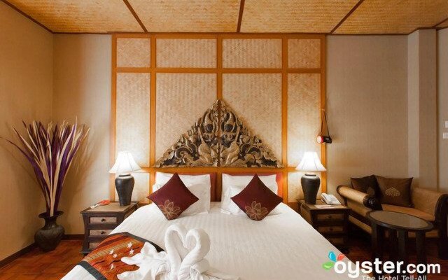 Coral Hotel Bangsaphan