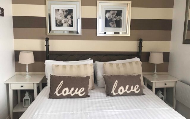 No11b Boutique Rooms