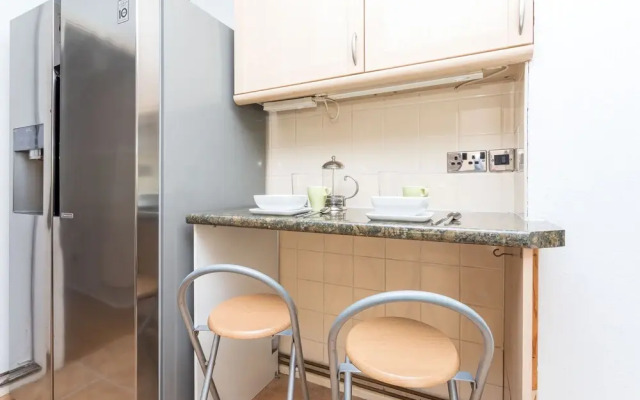 Fabulous 3-bed House, Close to Station