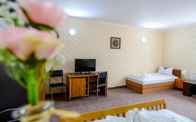 Hostel Roata Cu Noroc