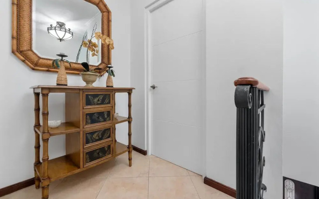 Gold Coast Townhome w Pools GYM 24 7 Security