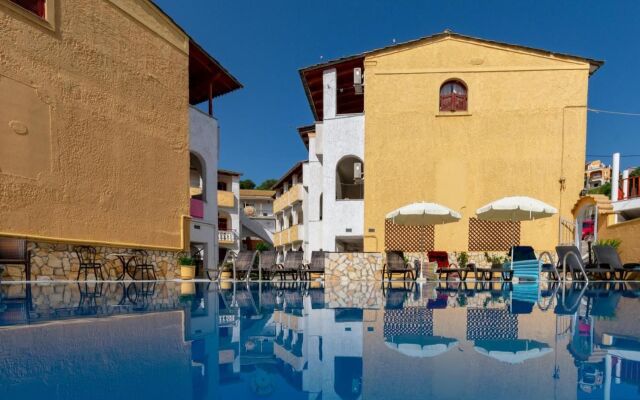 Bella Grecia Studios and Apartments
