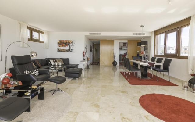 28039 - Great penthouse near beach